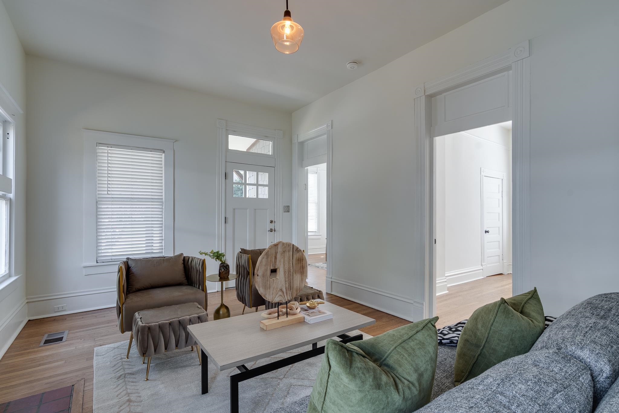 513 South Cox Street Memphis, TN 38104 - Photo 12 of 39 a living room with furniture and wooden floor