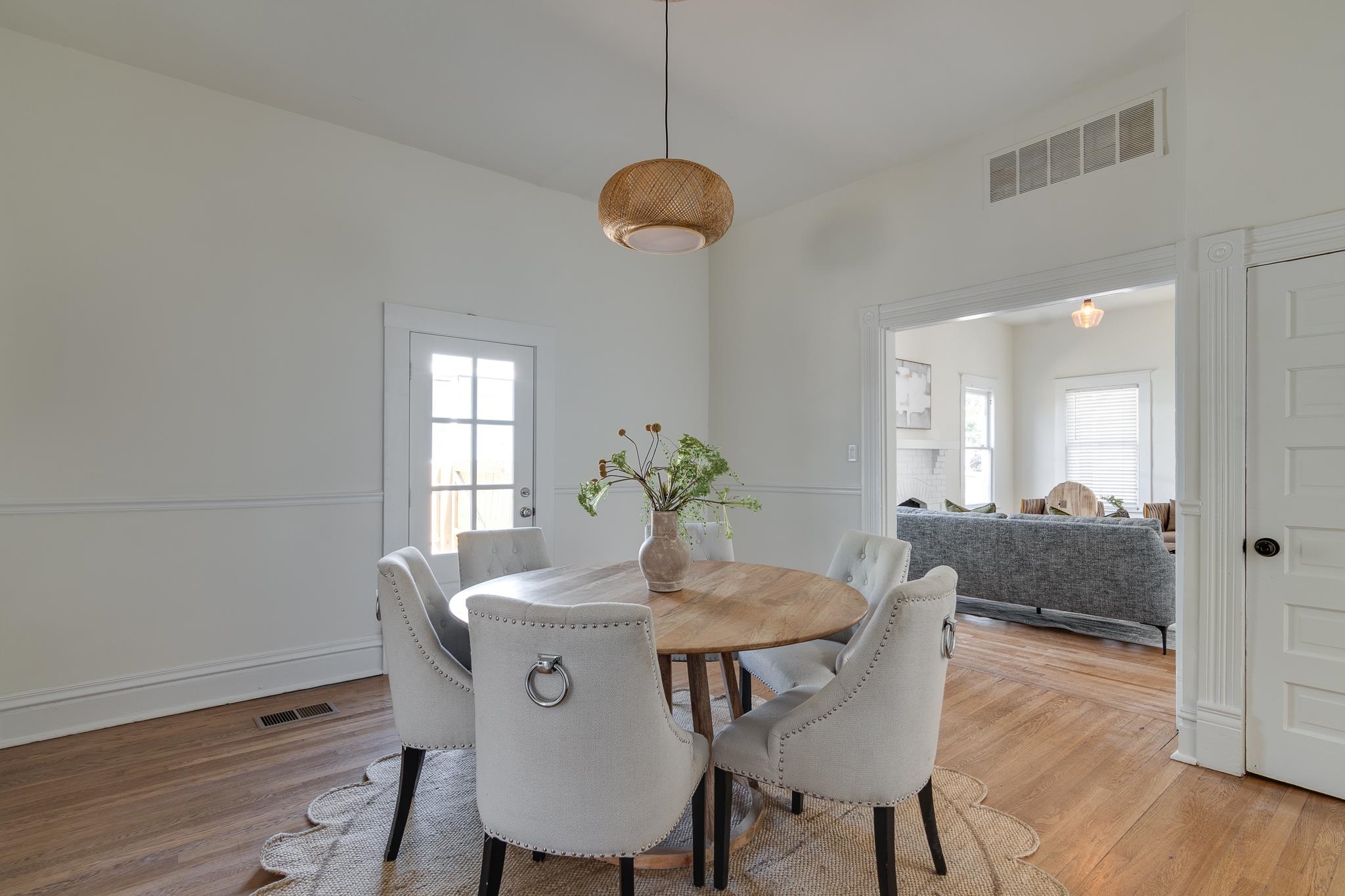 513 South Cox Street Memphis, TN 38104 - Photo 13 of 39 a dining room with furniture and window