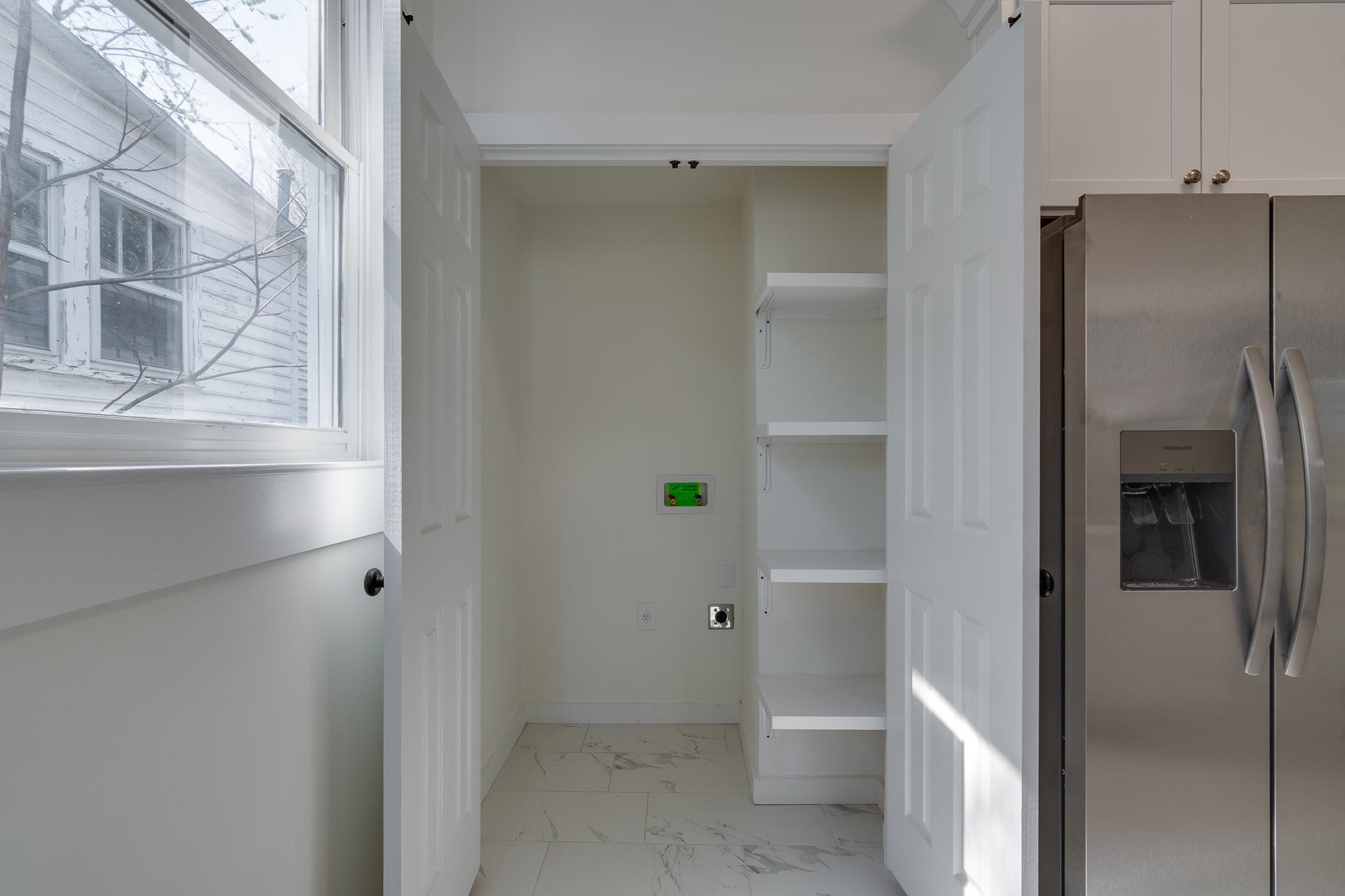 513 South Cox Street Memphis, TN 38104 - Photo 17 of 39 a bathroom with a toilet and a sink