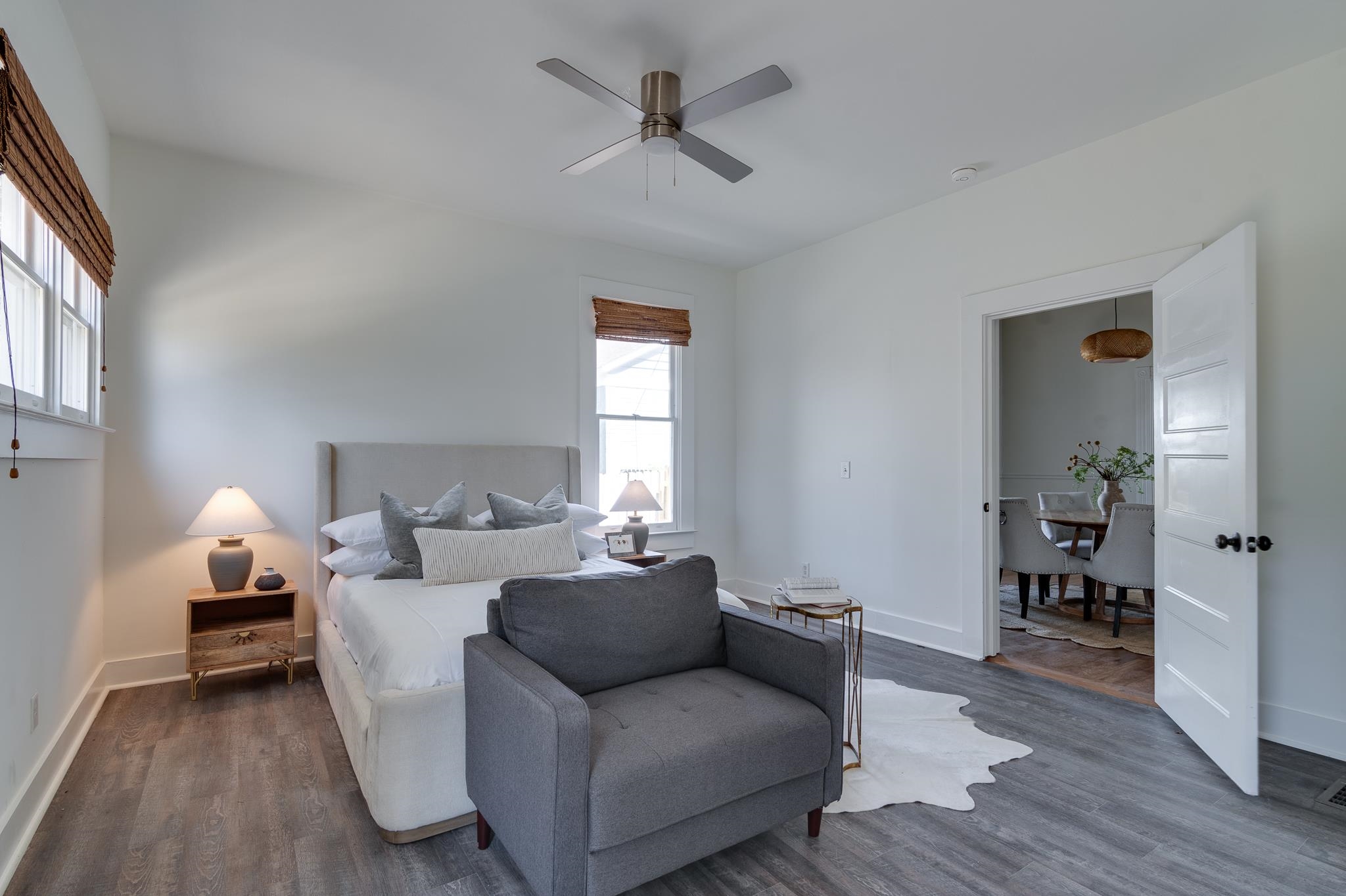 513 South Cox Street Memphis, TN 38104 - Photo 26 of 39 a living room with furniture and a chandelier