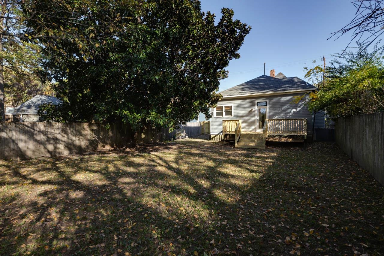 513 South Cox Street Memphis, TN 38104 - Photo 38 of 39 a view of a house with backyard