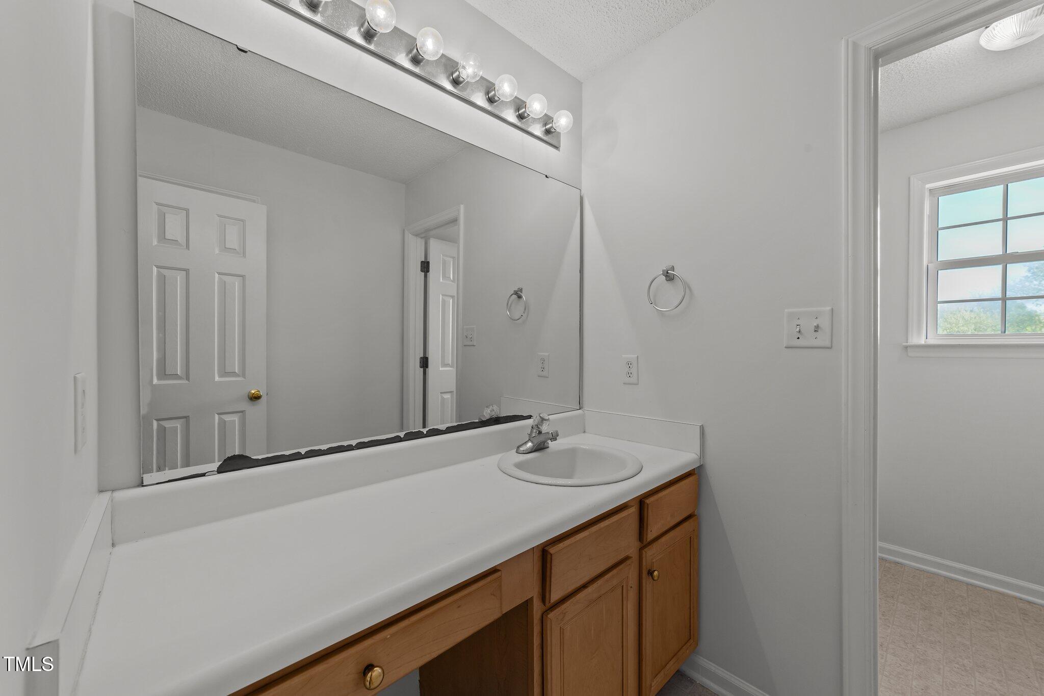 4945 Saulsridge Road Raleigh, NC 27603 - Photo 12 of 22 46-web-or-mls-VB4A5700