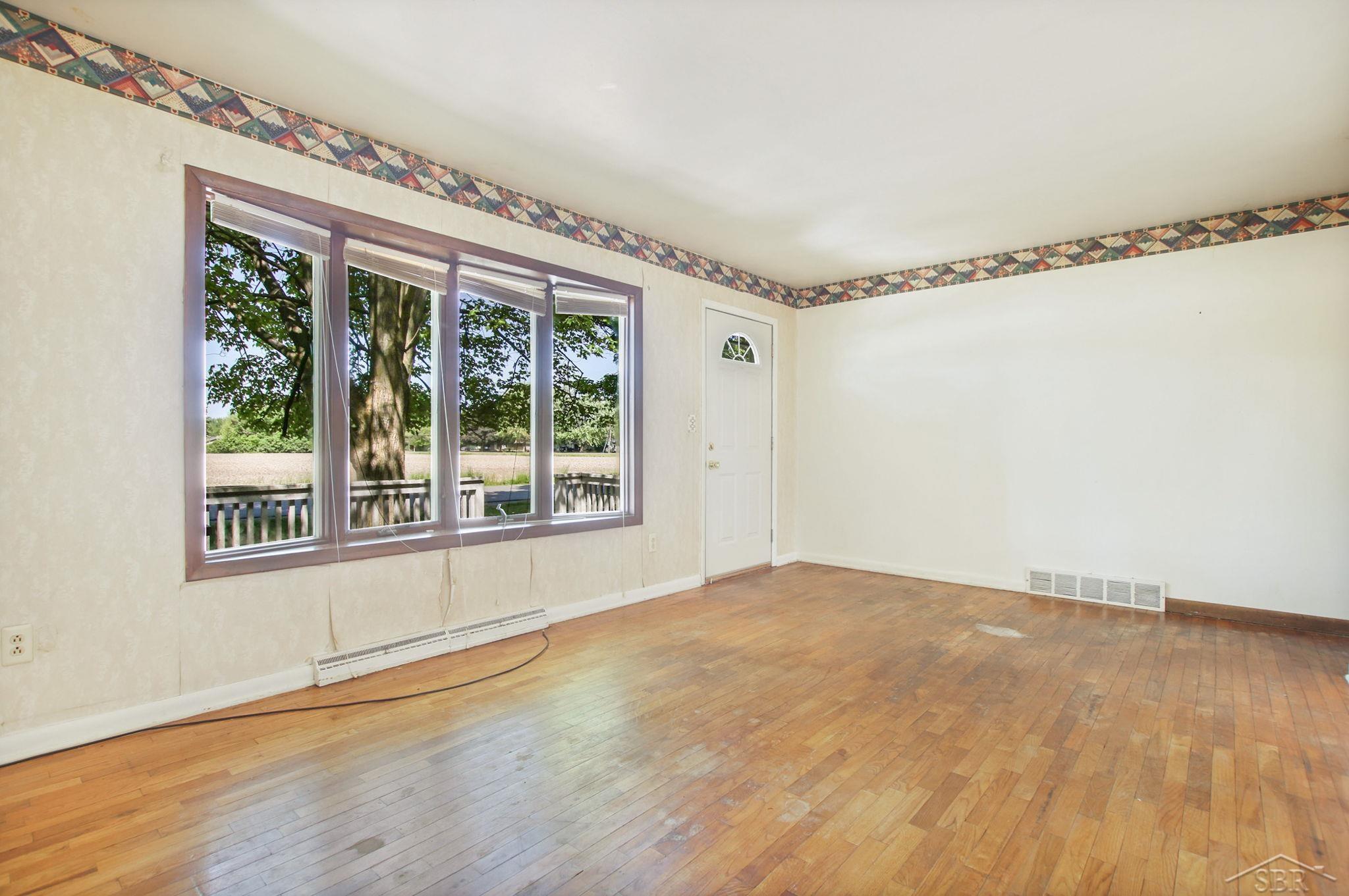 4440 Sherman Road Saginaw, MI 48604 - Photo 10 of 32 50110829-9.JPG