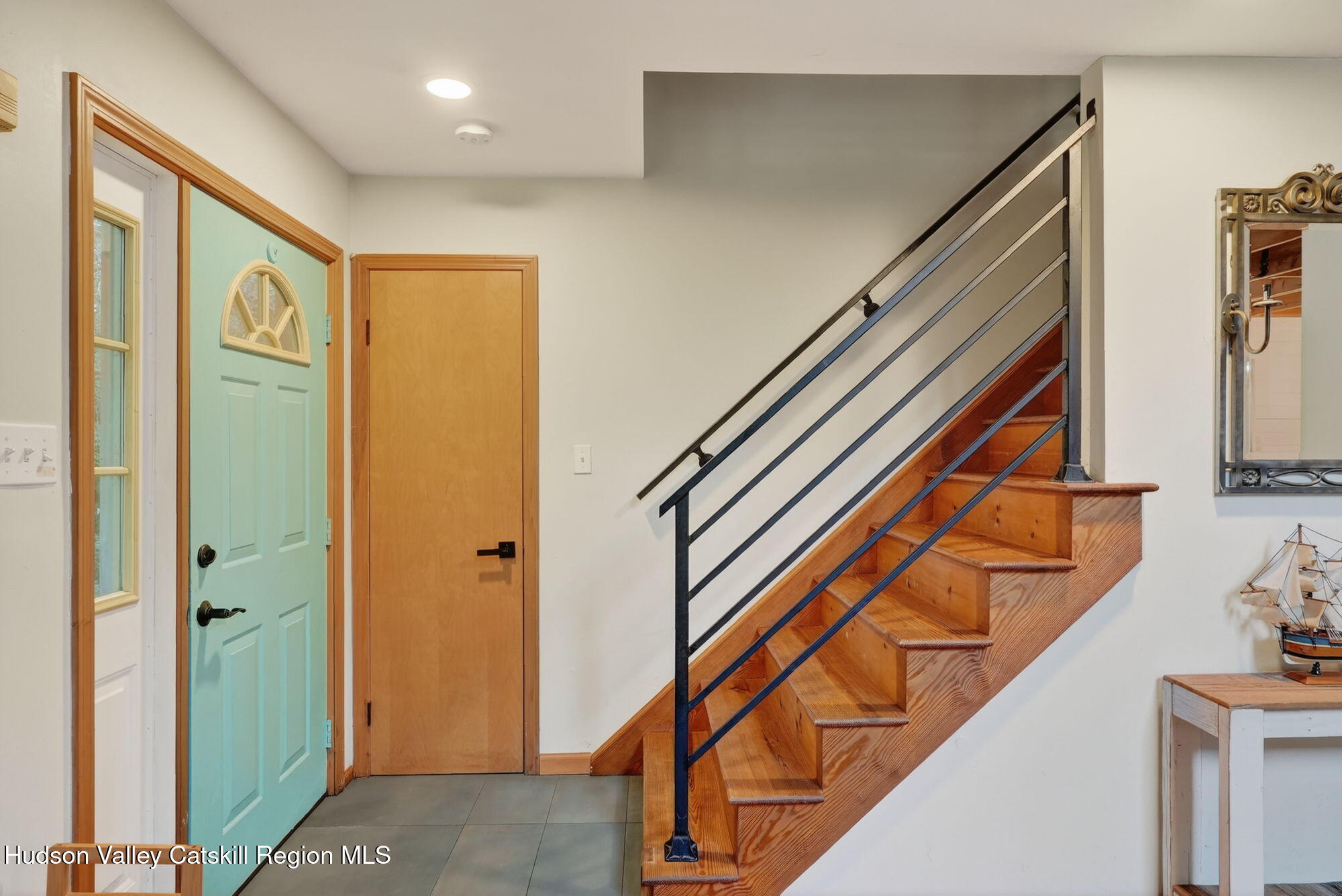 3205 Sleepy Hollow Road Athens, NY 12015 - Photo 19 of 35 a view of an entryway