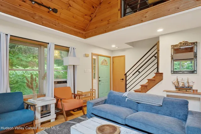 a bench is sitting in the middle of a park