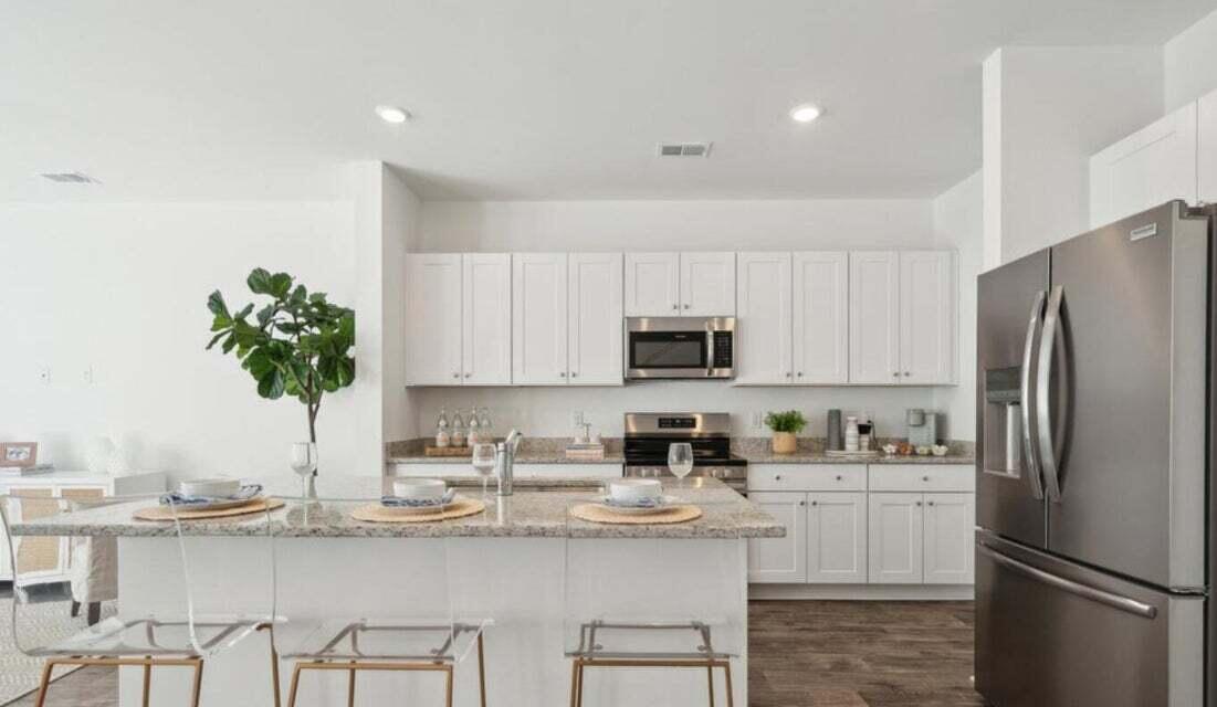 754 Ridgley Drive Summerville, SC 29486 - Photo 4 of 23 20260326161214584028000000-o