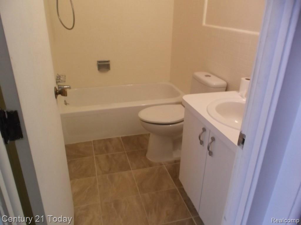 25661 Lahser Road, Unit 41 Southfield, MI 48033 - Photo 21 of 23