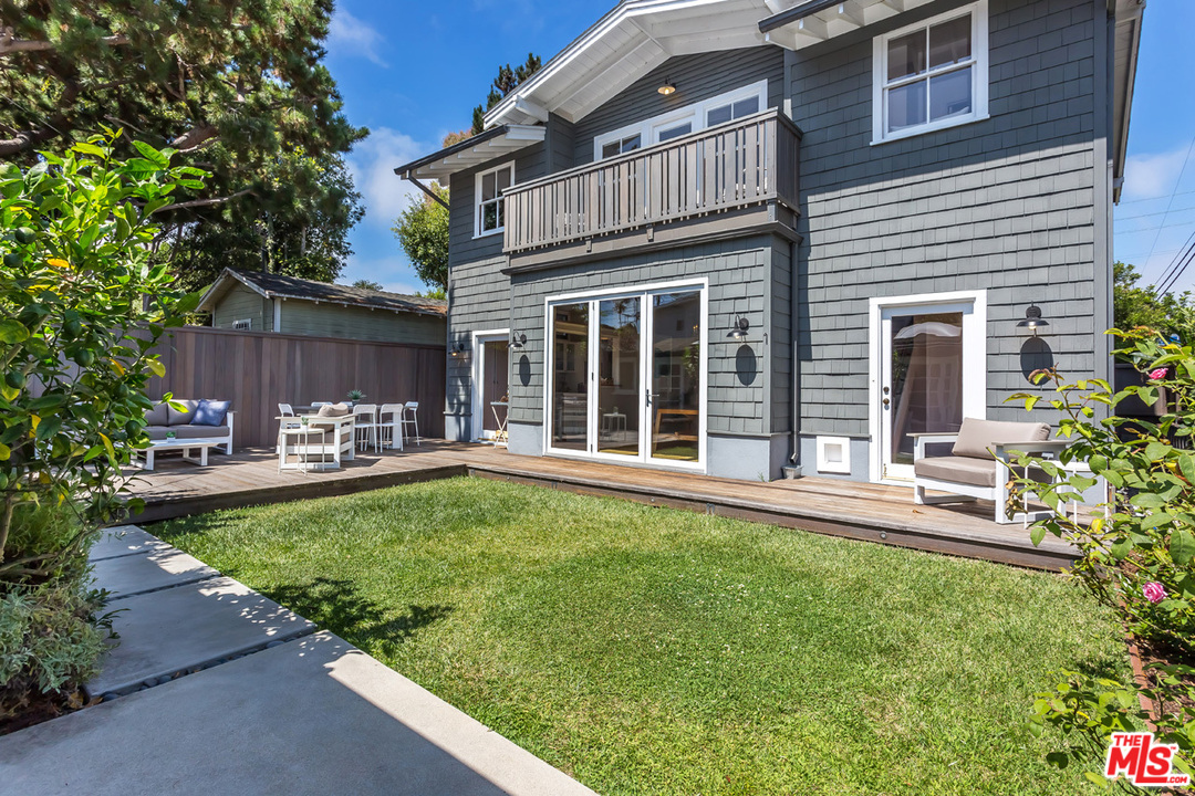 754 Marco Place Venice, CA 90291 - Photo 28 of 39 front view of a house with a yard