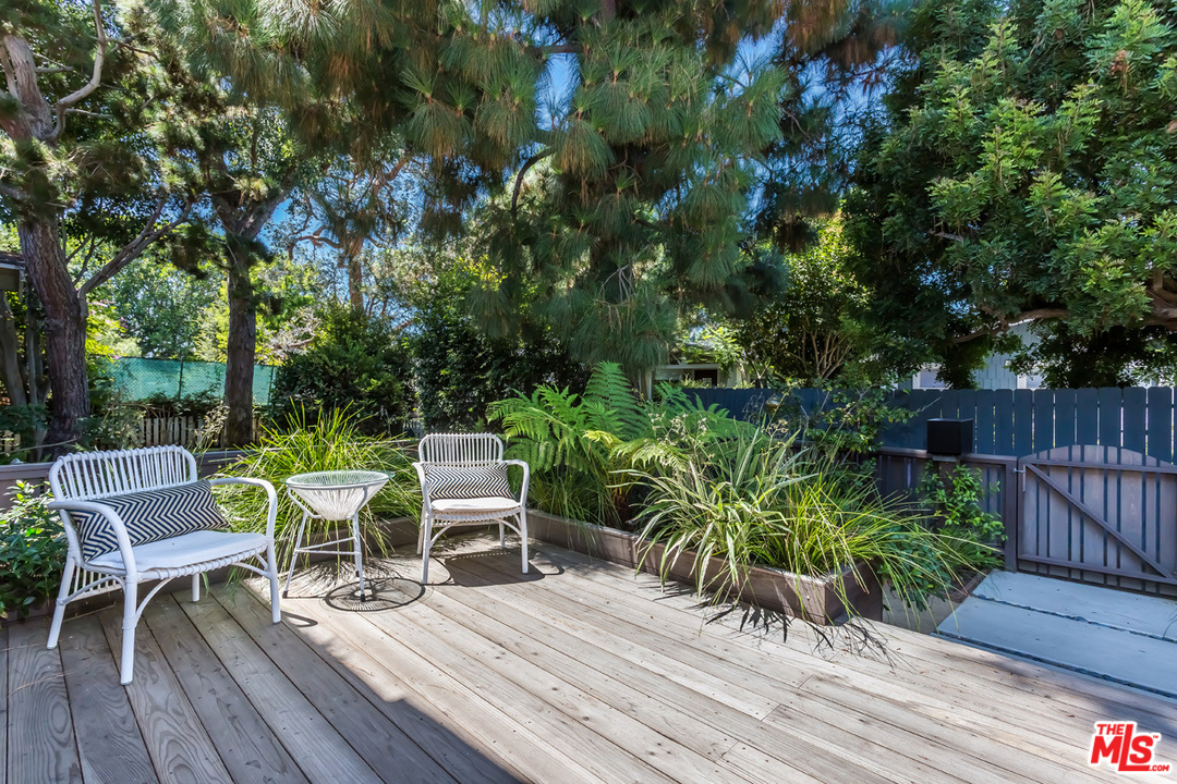 754 Marco Place Venice, CA 90291 - Photo 37 of 39 a view of a chairs and table on the wooden floor