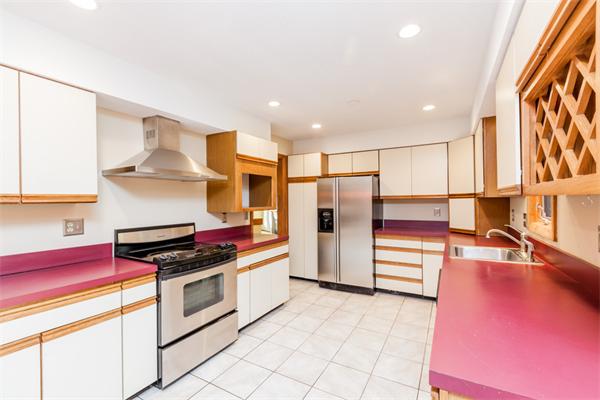 214 Southampton Road Holyoke, MA 01040 - Photo 18 of 30