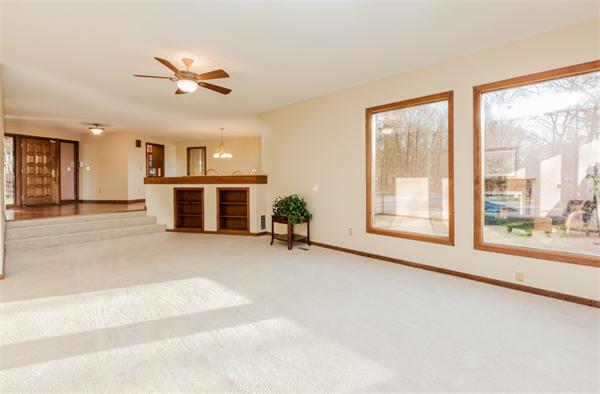 214 Southampton Road Holyoke, MA 01040 - Photo 7 of 30