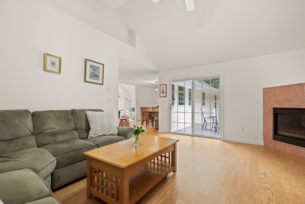 33 Alger Way Stoughton, MA 02072 - Photo 18 of 38