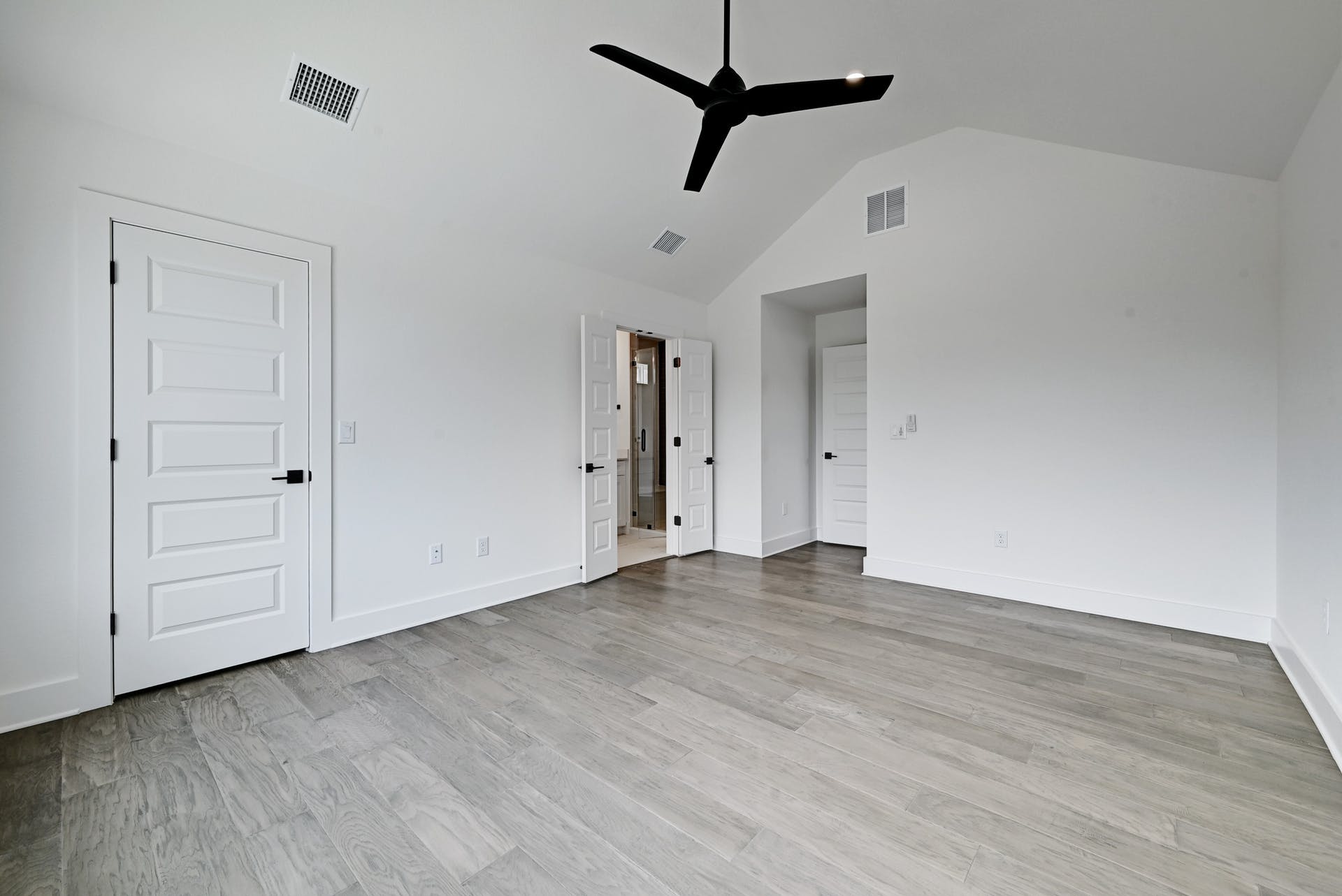 2308 Maxwell Lane, Unit 1 Austin, TX 78741 - Photo 10 of 20 All bedrooms have high ceilings and ceiling fans.