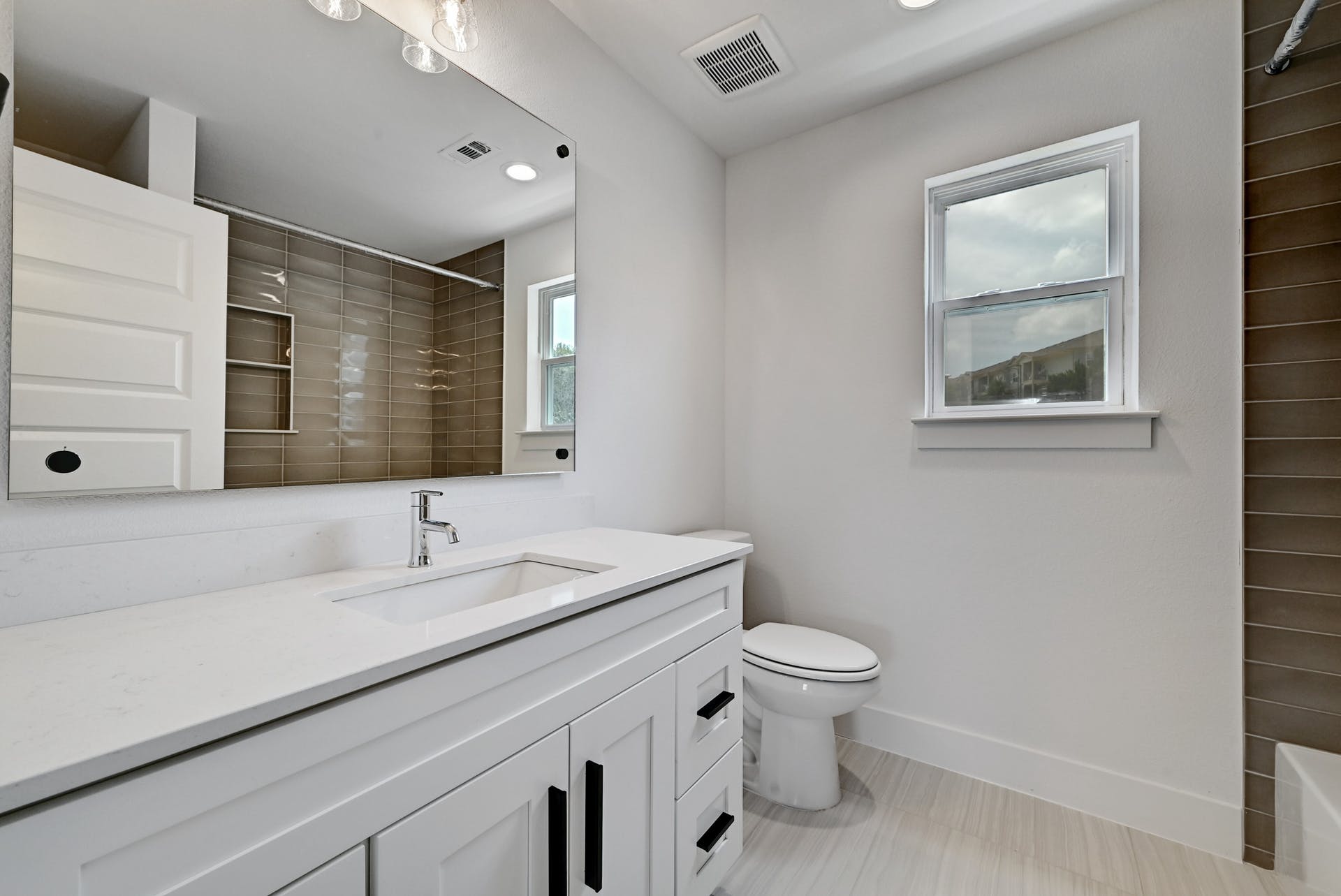 2308 Maxwell Lane, Unit 1 Austin, TX 78741 - Photo 15 of 20 Second full bathroom.