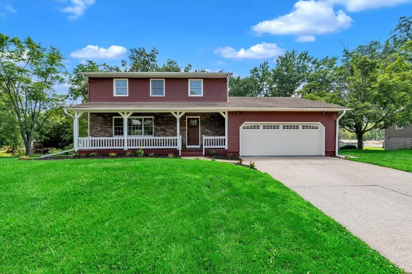 $399,900 | 135 Sherwood Drive, Geneseo, IL 61254