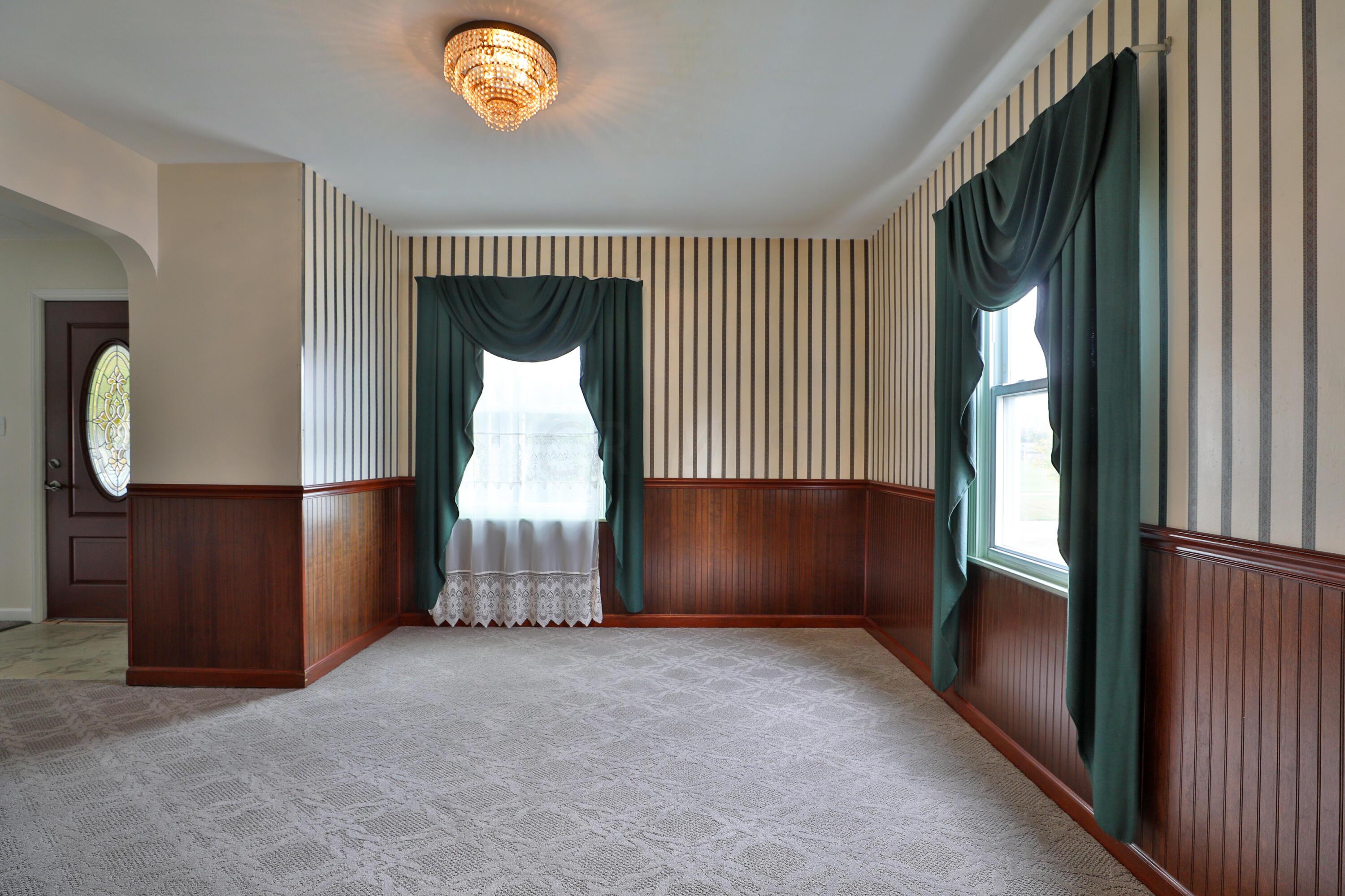 3339 Parkside Road Columbus, OH 43204 - Photo 10 of 37 dining room