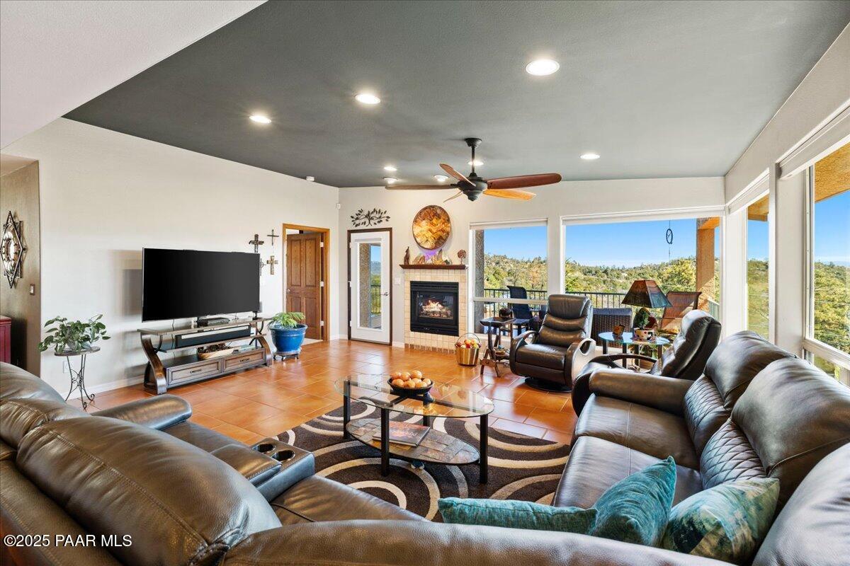 2000 Forest Hills Road Prescott, AZ 86303 - Photo 6 of 40 Greatroom