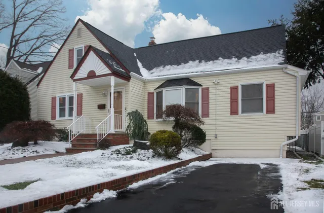 $750,000 | 22 Mayfield Place, Metuchen, NJ 08840