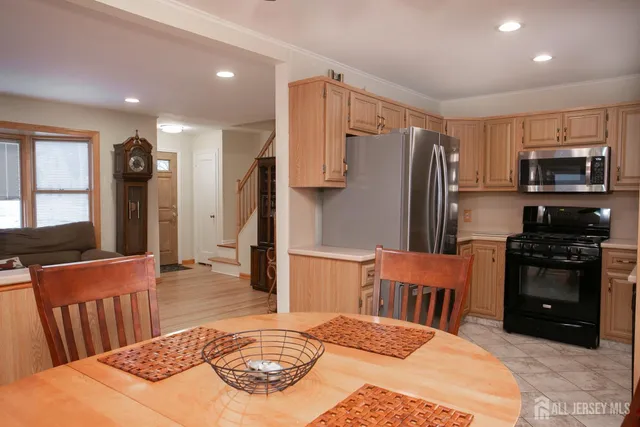 $750,000 | 22 Mayfield Place, Metuchen, NJ 08840