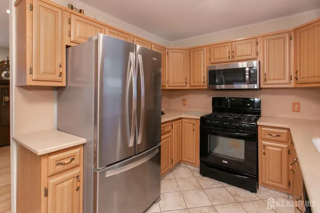 $750,000 | 22 Mayfield Place, Metuchen, NJ 08840