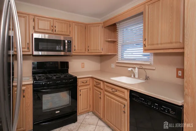 $750,000 | 22 Mayfield Place, Metuchen, NJ 08840