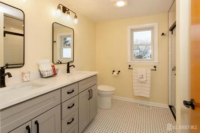 $750,000 | 22 Mayfield Place, Metuchen, NJ 08840