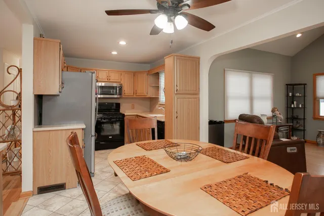 $750,000 | 22 Mayfield Place, Metuchen, NJ 08840