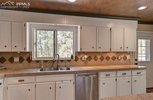 4140 Shoup Road Colorado Springs, CO 80908 - Photo 15 of 44 Kitchen