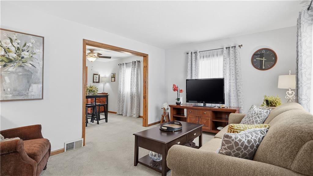32 Herbst Road Coraopolis, PA 15108 - Photo 9 of 44 Front sitting room