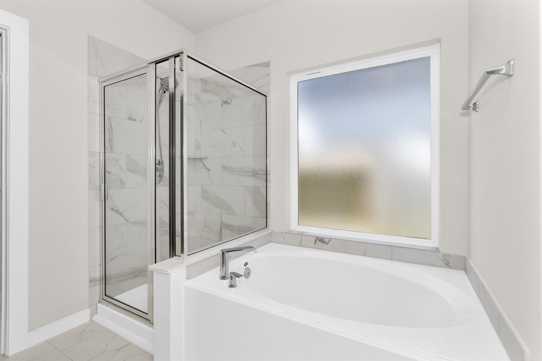 2210 Reed Cave Ln Spring Spring, TX 77386 - Photo 26 of 39 Separate shower and soaking tub.