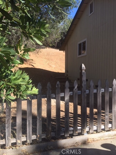 16456 Conestoga Road Hidden Valley Lake, CA 95467 - Photo 6 of 35 Fenced side yard