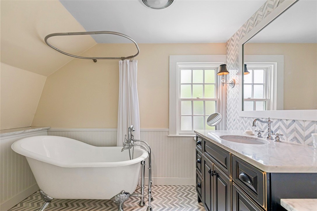81 Mathewson Road Barrington, RI 02806 - Photo 39 of 49 Charming hallway bath on 2nd floor
