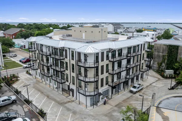$569,900 | 124 Court Street, Unit 206, Bay St. Louis, MS 39520