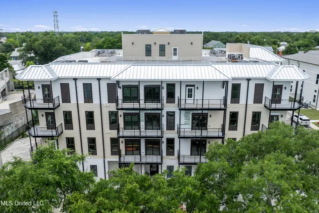 $619,900 | 124 Court Street, Unit 206, Bay St. Louis, MS 39520