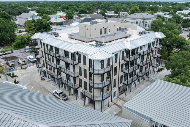$619,900 | 124 Court Street, Unit 206, Bay St. Louis, MS 39520