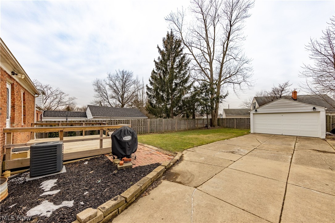944 Richmond Road Cleveland, OH 44124 - Photo 30 of 32