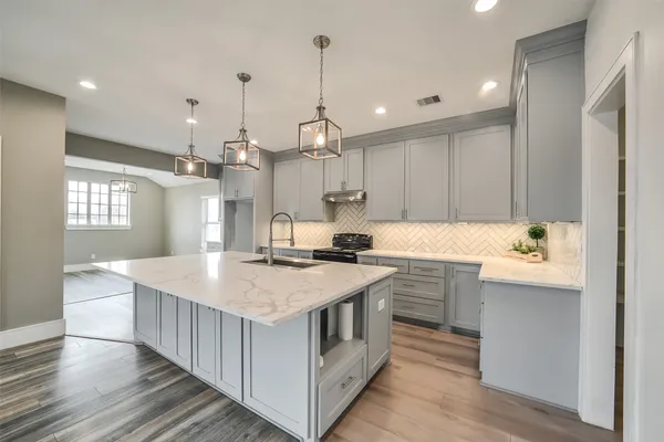 $2,000 | 1025 Arizona Drive, Cleveland, TX 77327
