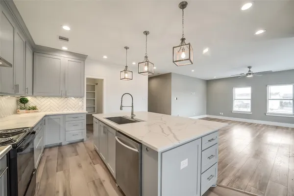 $2,000 | 1025 Arizona Drive, Cleveland, TX 77327