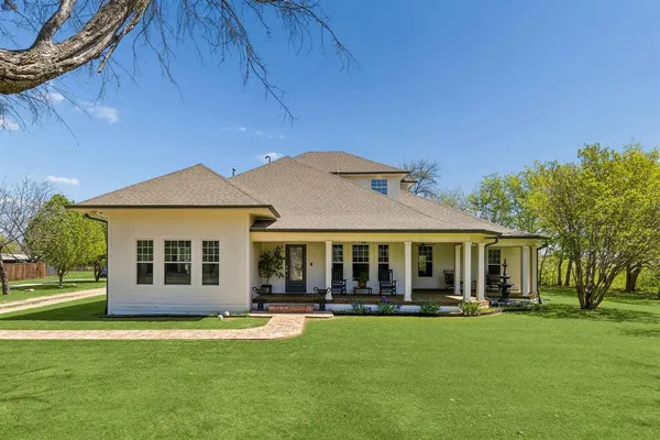 $1,750,000 | 110 South Walnut Street, Roanoke, TX 76262