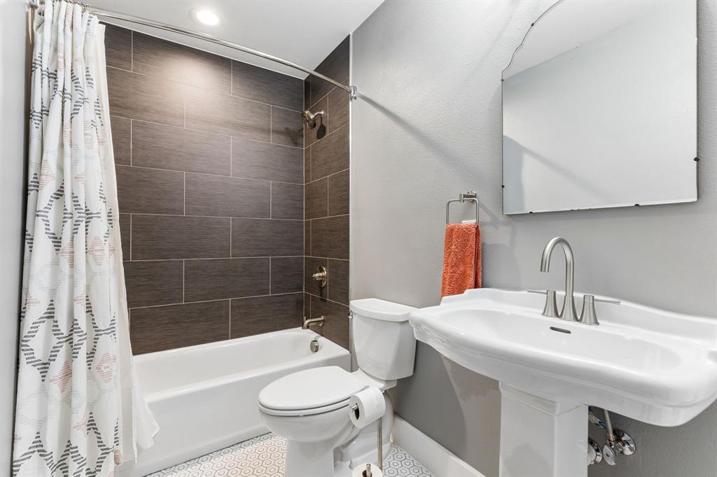 110 South Walnut Street Roanoke, TX 76262 - Photo 27 of 40