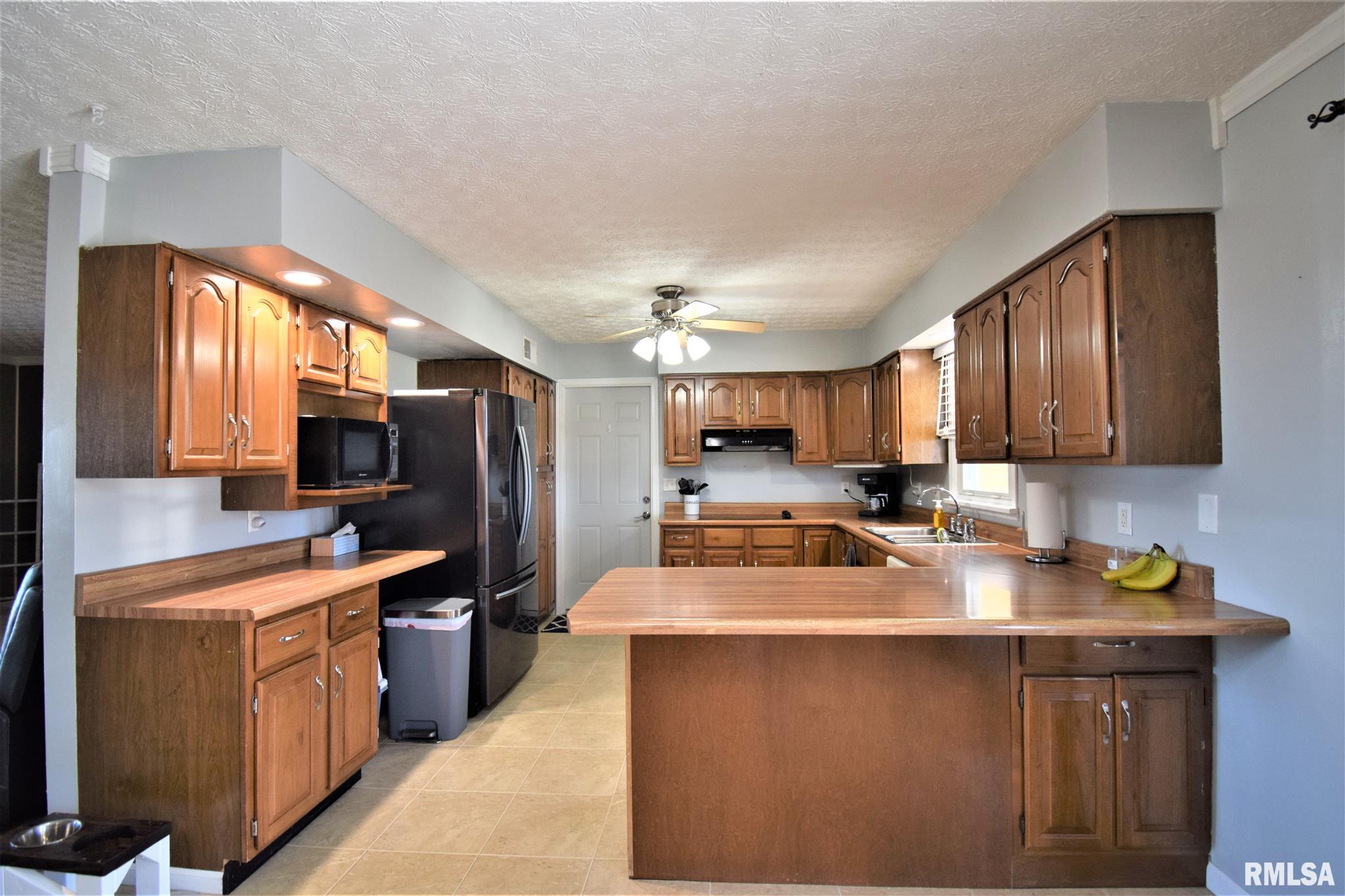 10383 East Bakerville Road Mount Vernon, IL 62864 - Photo 18 of 39 Gallery Image 18
