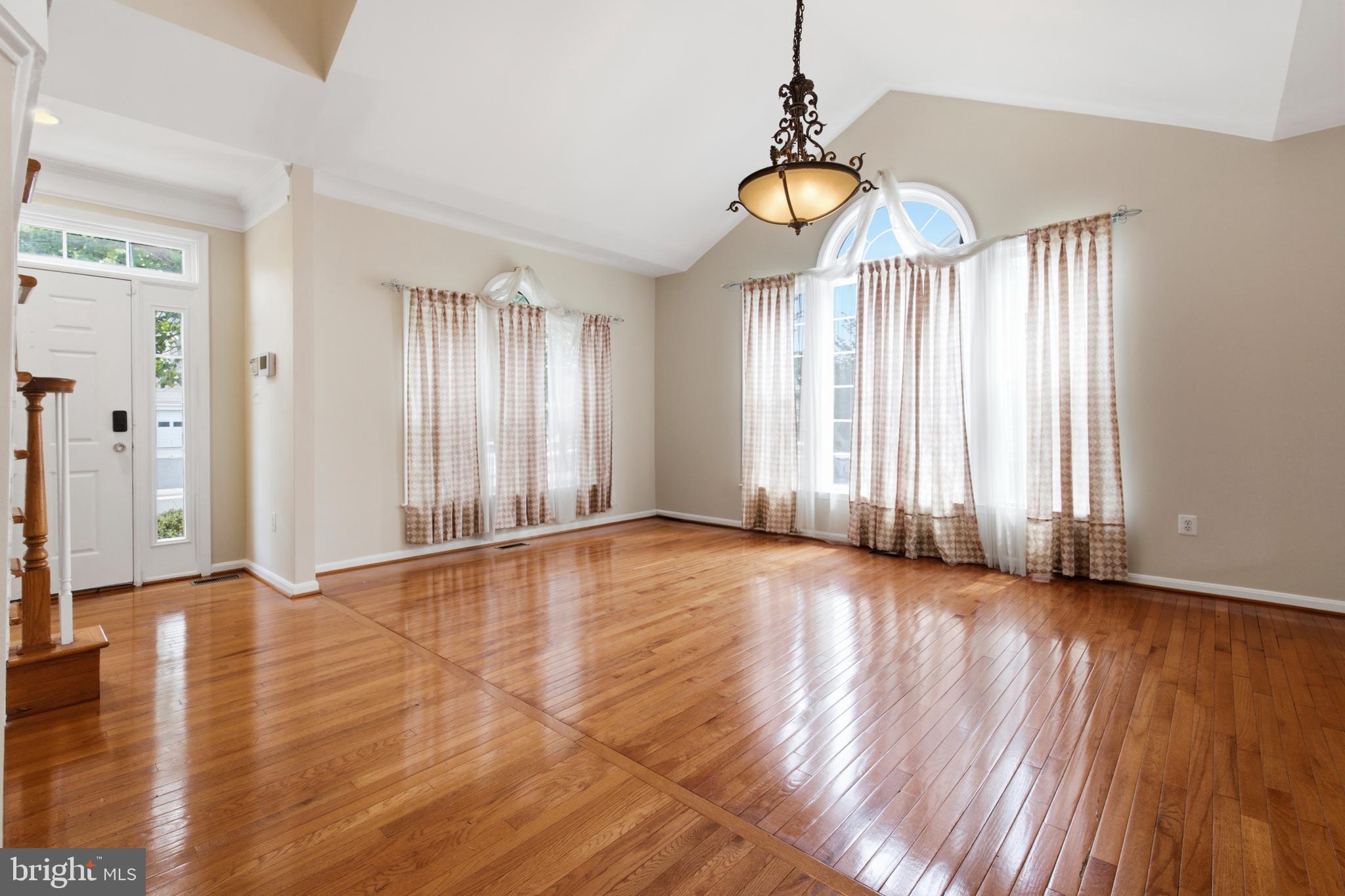 7608 Mcweadon Lane Springfield, VA 22150 - Photo 4 of 72