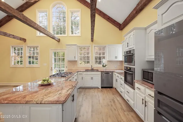 $5,495,000 | 583 Lake Avenue, Greenwich, CT 06830