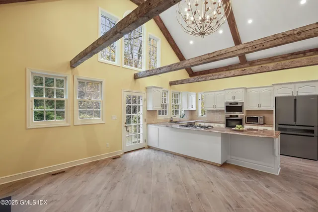 $5,495,000 | 583 Lake Avenue, Greenwich, CT 06830