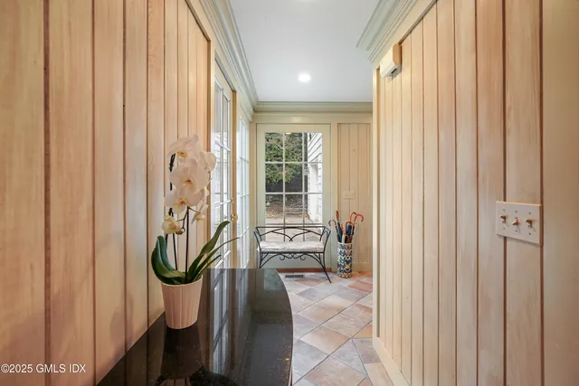 $5,495,000 | 583 Lake Avenue, Greenwich, CT 06830