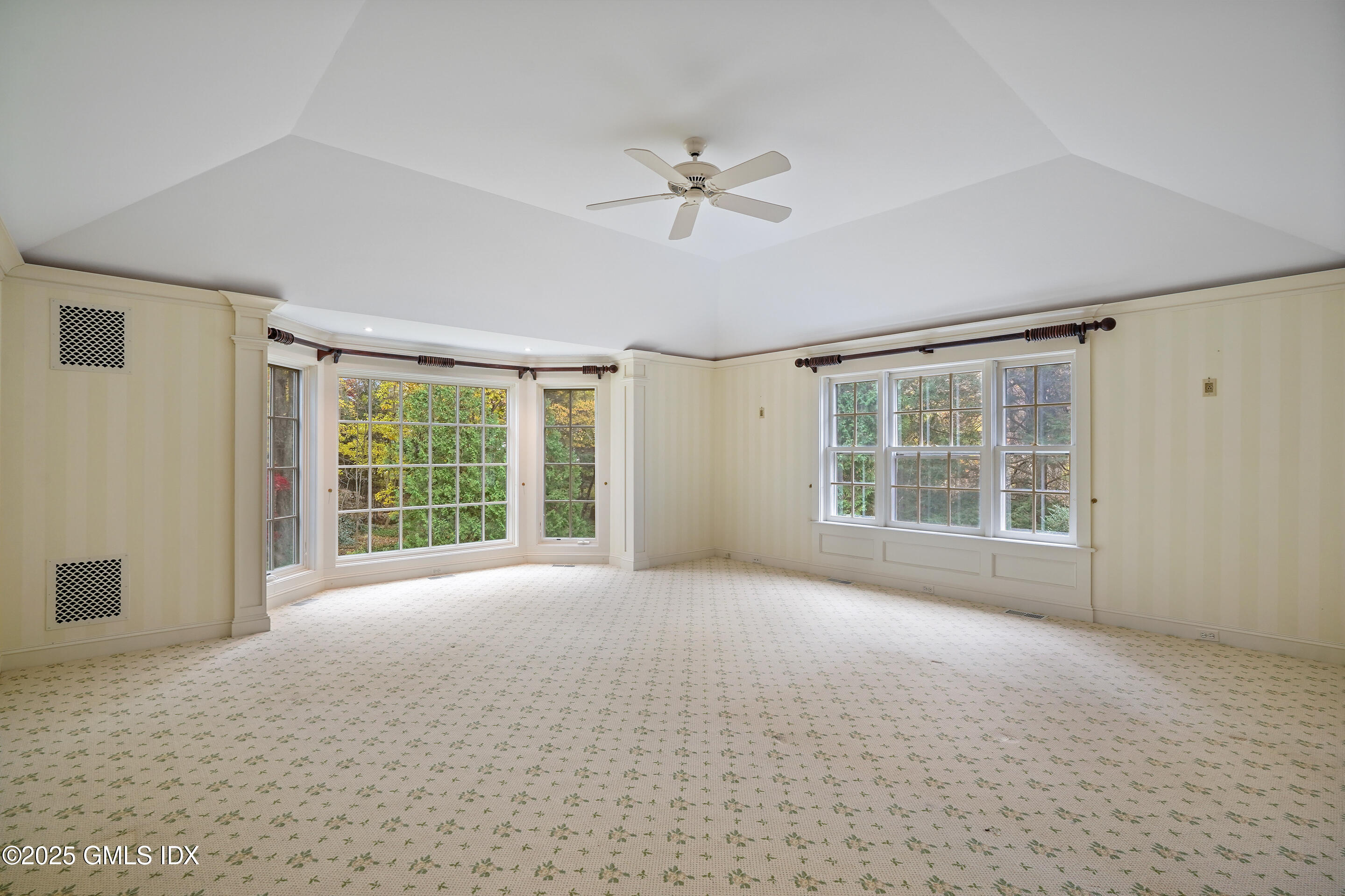 583 Lake Avenue Greenwich, CT 06830 - Photo 21 of 42 Primary Bedroom