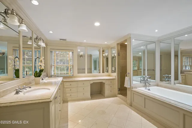 $5,495,000 | 583 Lake Avenue, Greenwich, CT 06830