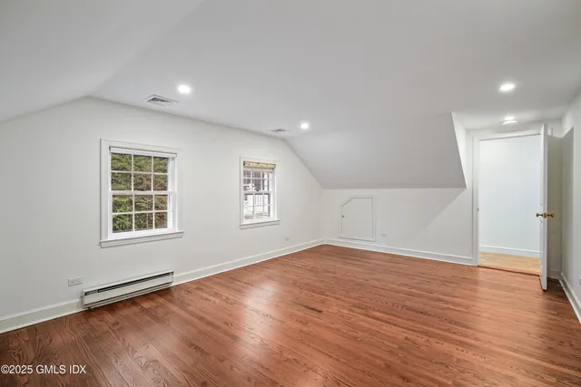 $5,495,000 | 583 Lake Avenue, Greenwich, CT 06830