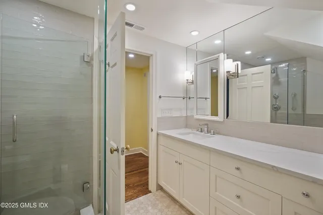 $5,495,000 | 583 Lake Avenue, Greenwich, CT 06830