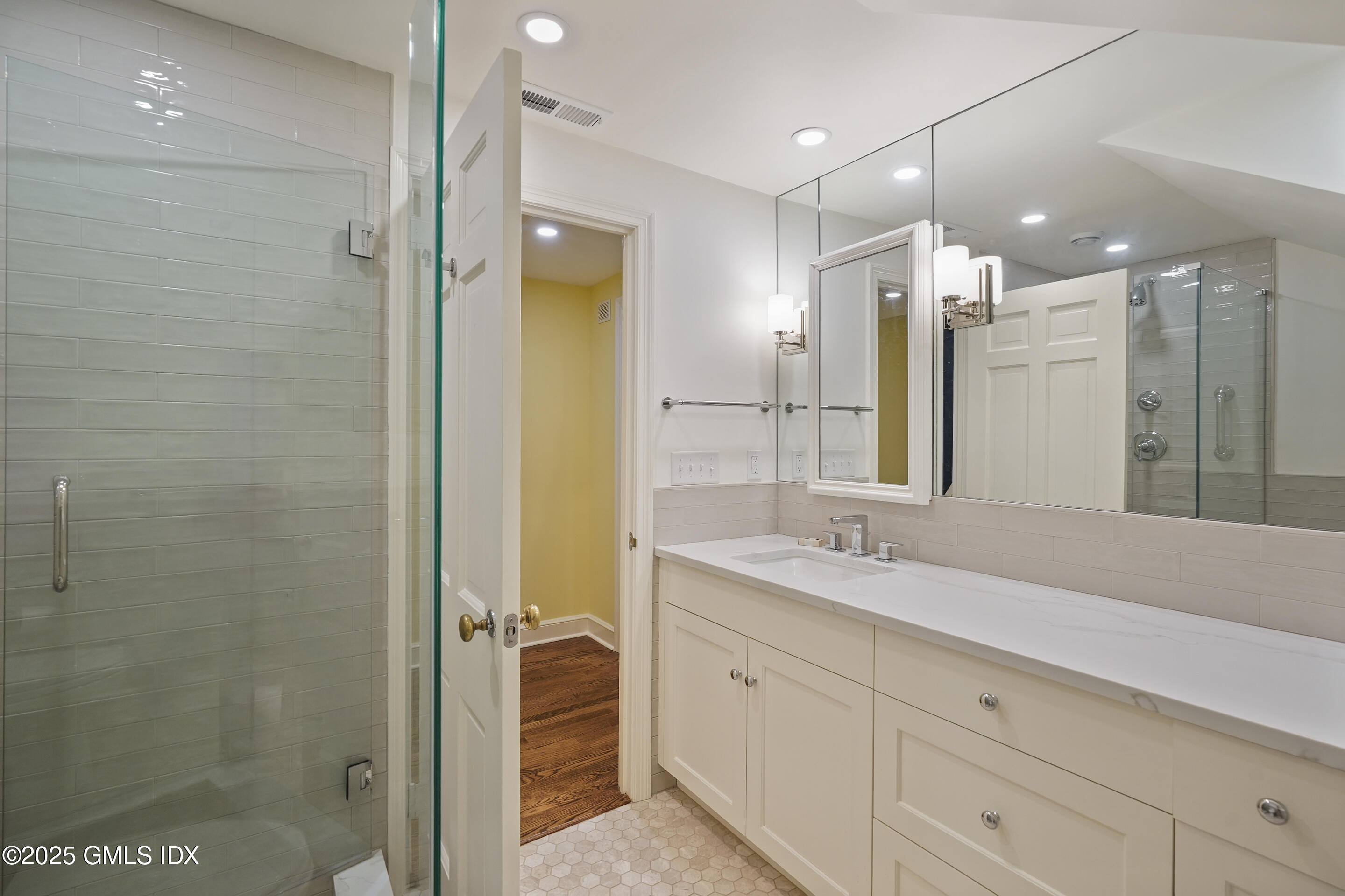 583 Lake Avenue Greenwich, CT 06830 - Photo 25 of 42 Bathroom